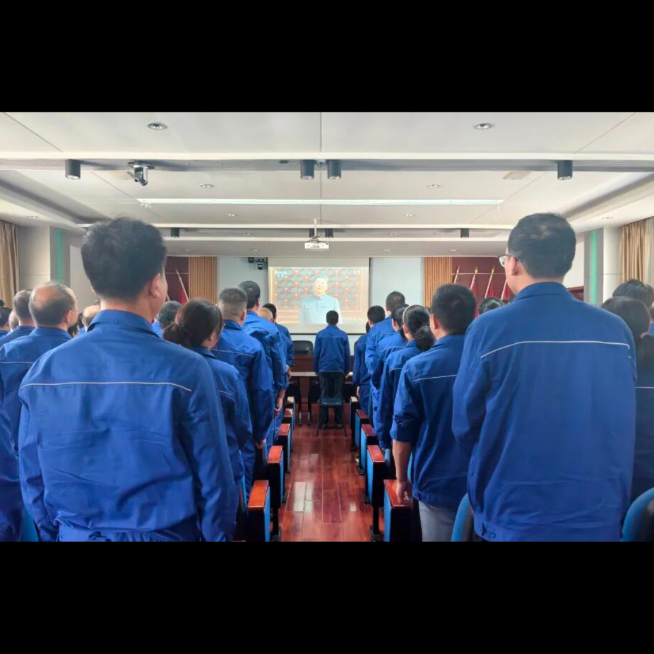 襄阳新兴集中收看纪念中国人民抗日战争暨世界反法西斯战争胜利80周年阅兵盛况